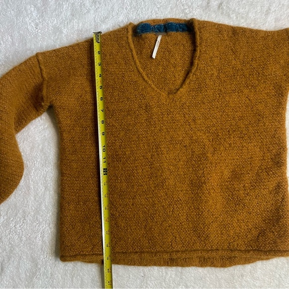 Free People All Mine Alpaca blend Mustard Brown Vneck Sweater oversized L - Picture 8 of 8
